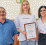 Глава Мценского района Екатерина Ерохина и председатель территориальной избирательной комиссии Виктор Перловский вручили награды организаторам выборов - Газета Мценский край